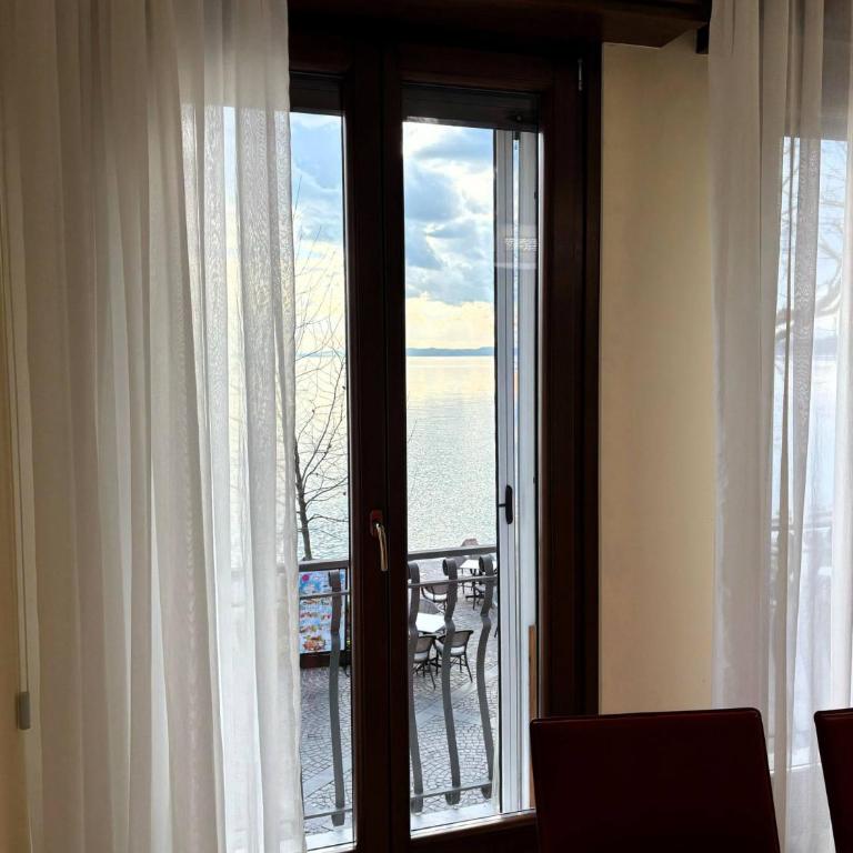 Casa Lungolago - Appartamento con 2 Camere da Letto e Vista Lago - 14