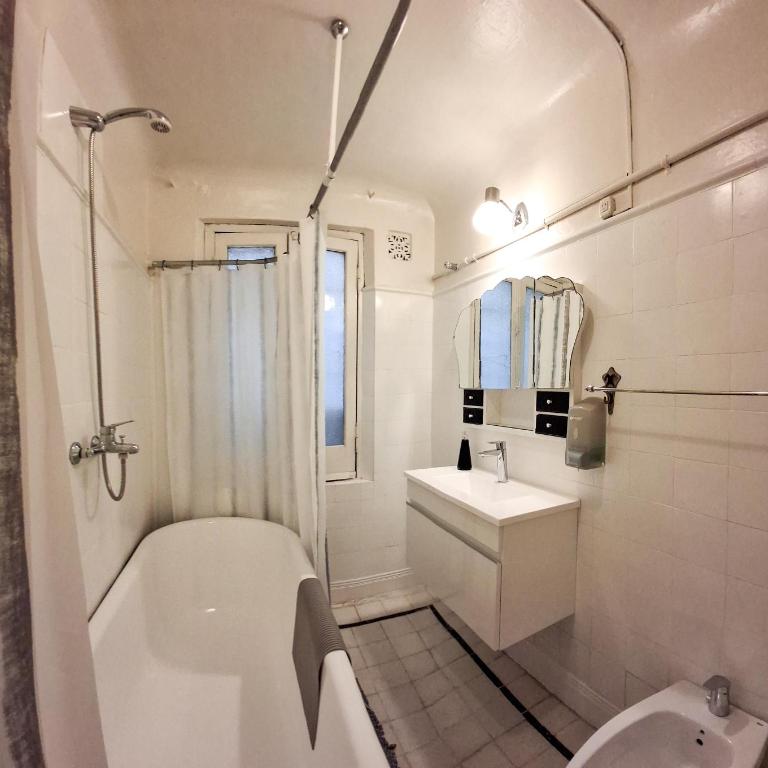 LOPEZ Hostel & Suites - Habitación Doble con baño privado - 7