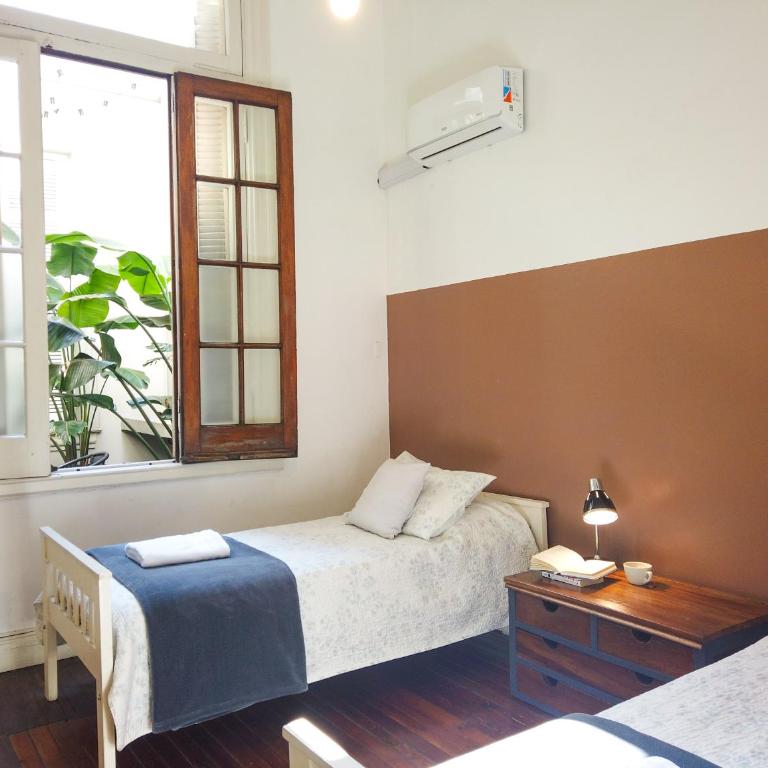 LOPEZ Hostel & Suites - Twin Room with Shared Bathroom - 1