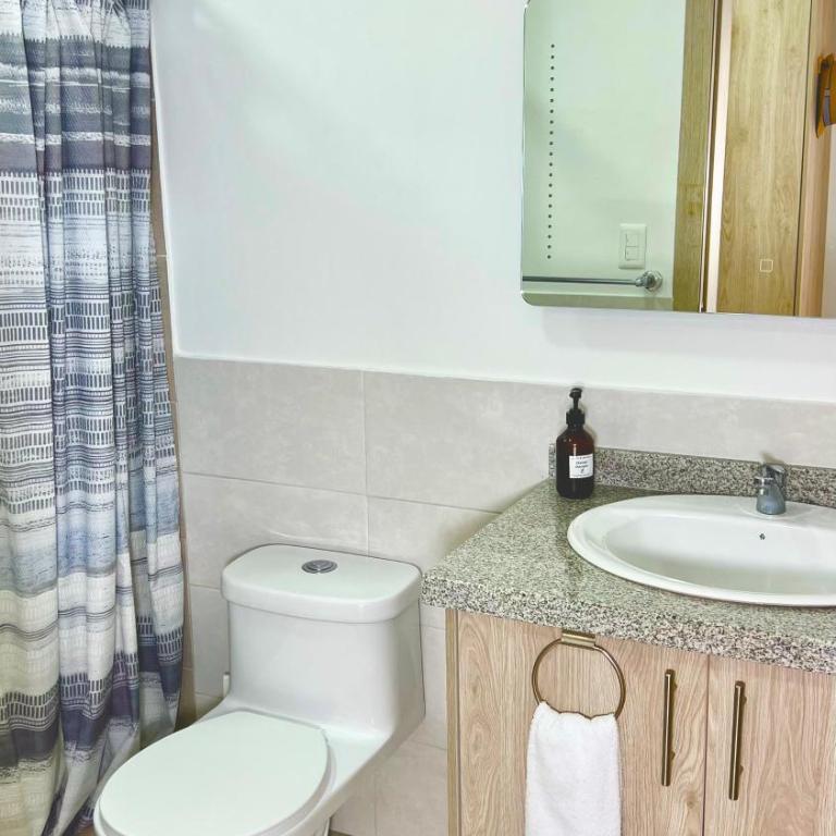 Hospedaje Corporativo cerca de Embajada Americana y Solca - Two-Bedroom Apartment - 13