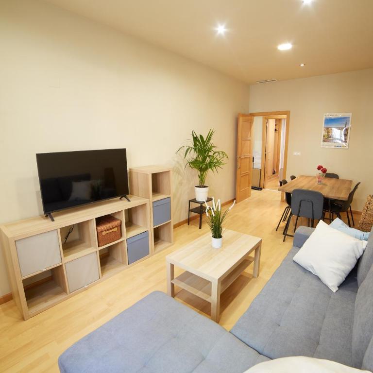 Casa España Art & Arena - Alicante Center 3 Bedrooms - Three-Bedroom Apartment - 2