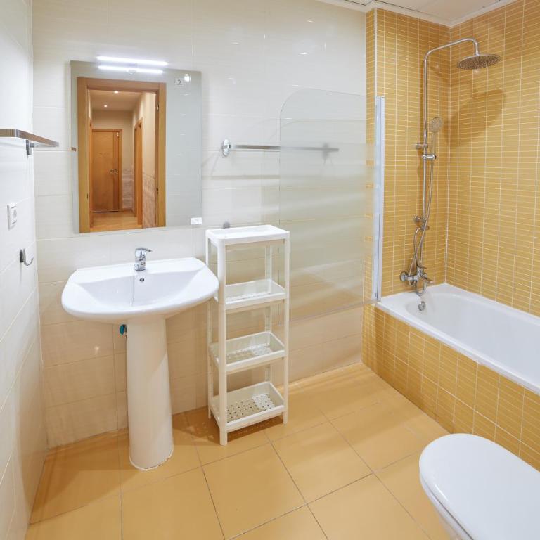 Casa España Art & Arena - Alicante Center 3 Bedrooms - Three-Bedroom Apartment - 14