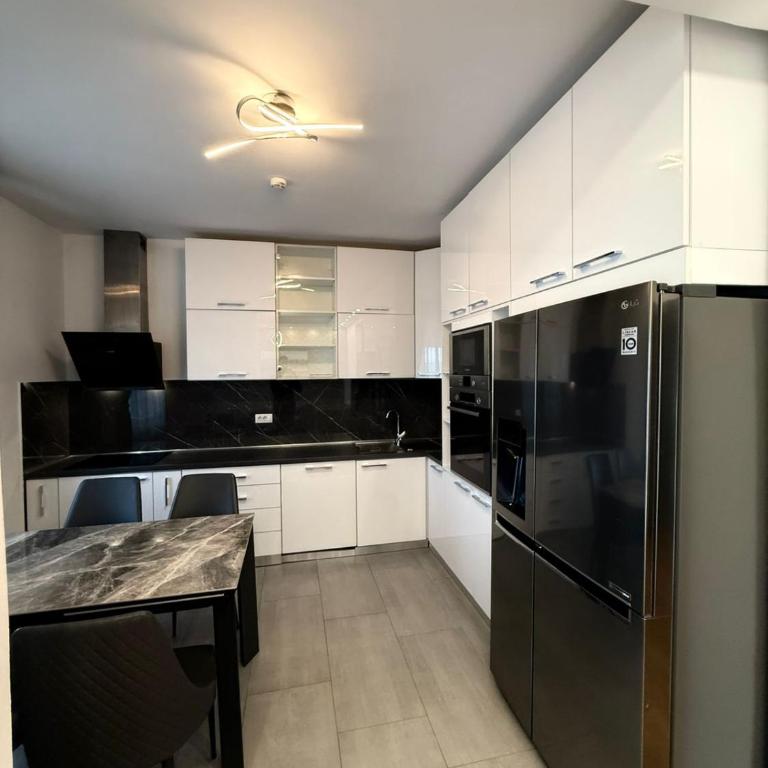 Eden apartments - Deluks Dvokrevetna soba sa Bračnim Krevetom, Balkonom i Pogledom na More - 5