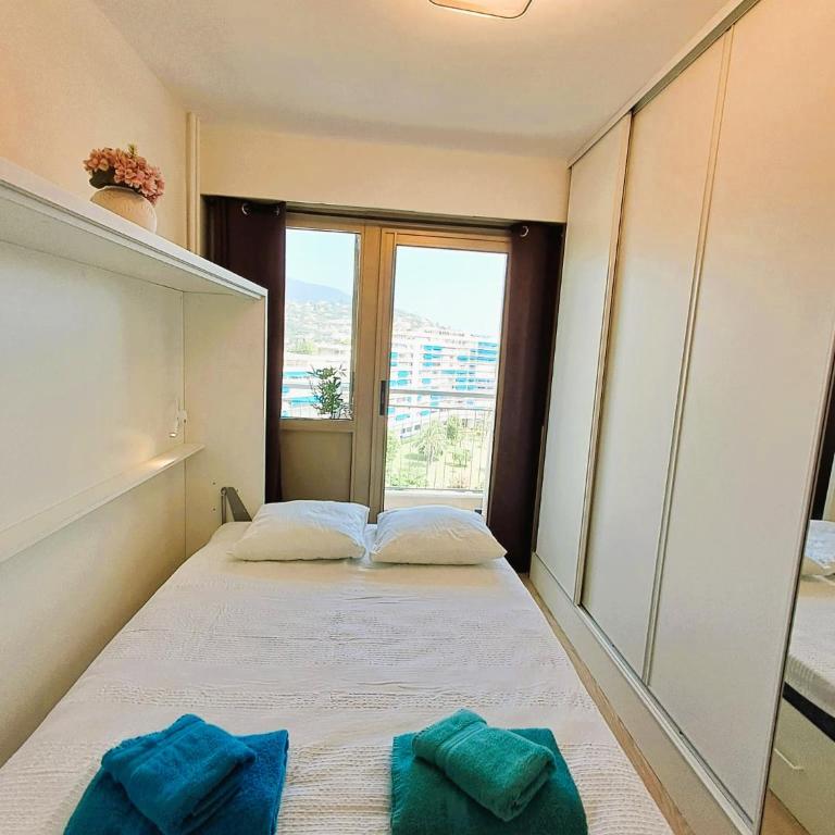 Luxury Apartment High Floor, AC, Pool, Sea, Mountain Views - Appartamento con 2 Camere da Letto, Balcone e Vista mare - 14