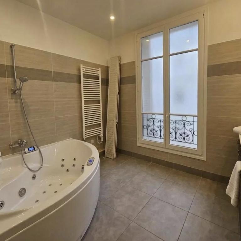 Appartements Montaigne Alma - Appartement 3 Chambres - 6