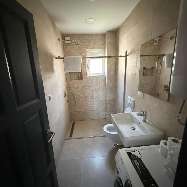 Eden apartments - Deluks Dvokrevetna soba sa Bračnim Krevetom, Balkonom i Pogledom na More - 1