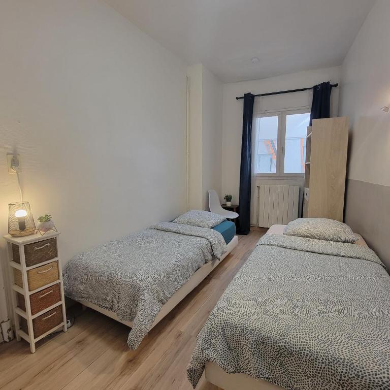 Separate Bright Double Room - Center & Castle - Shared Kitchen & Private Bathroom - One-Bedroom Apartment - 5