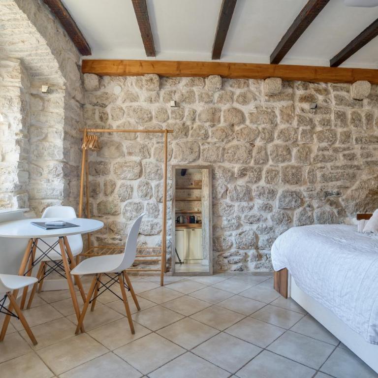 Romantic Rooftop View Hideaway- Old Town Nr 404 - One-Bedroom Apartment - 23