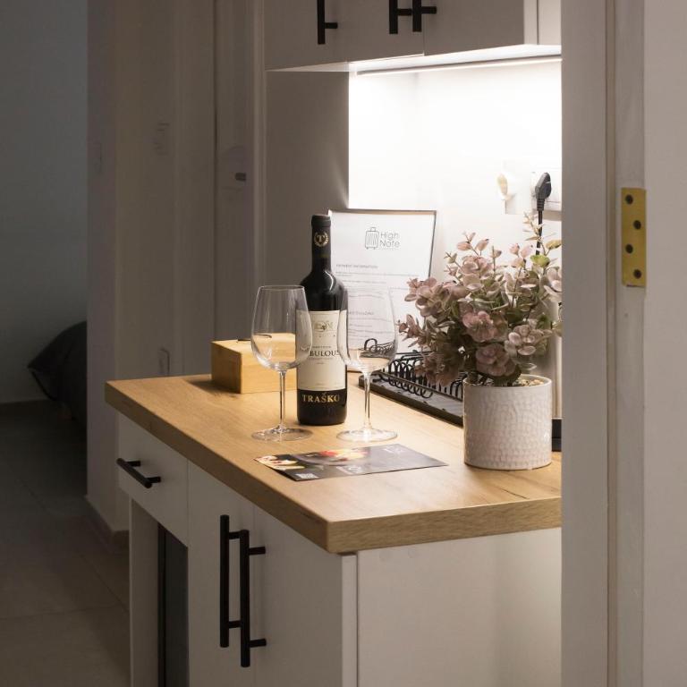 High Note Suites - Double Room with Private Bathroom - 4