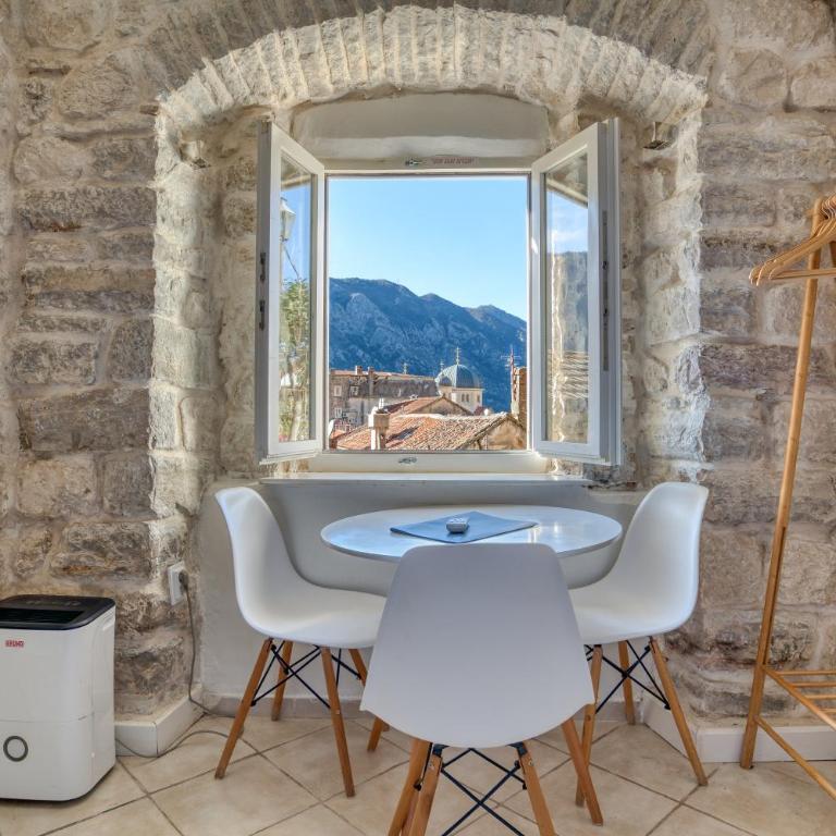 Romantic Rooftop View Hideaway- Old Town Nr 404 - One-Bedroom Apartment - 16