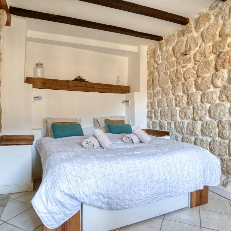 Romantic Rooftop View Hideaway- Old Town Nr 404 - One-Bedroom Apartment - 17