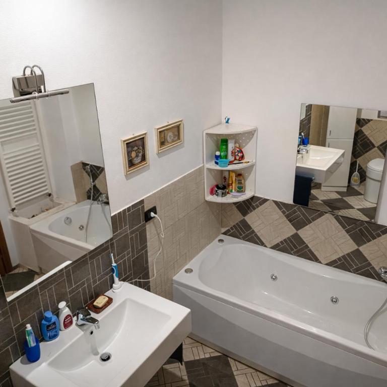 Sanremo Central Rooms - Camera Tripla con Bagno Privato Esterno - 9