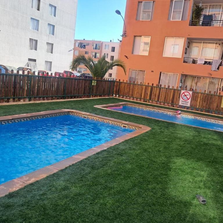Cómodo depto en condominio con piscina y parking - One-Bedroom Apartment with Balcony - 2