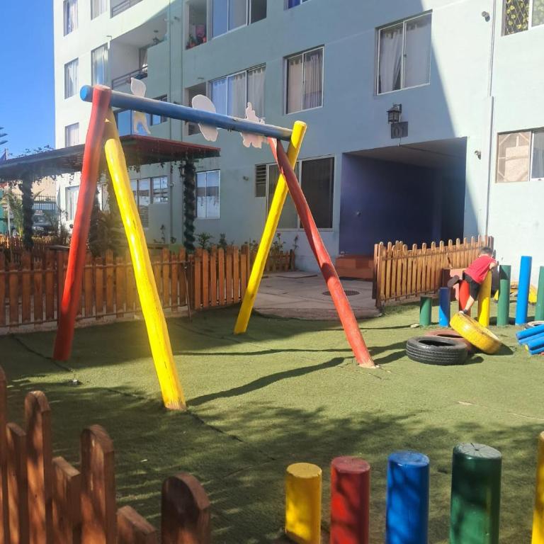 Cómodo depto en condominio con piscina y parking - One-Bedroom Apartment with Balcony - 21