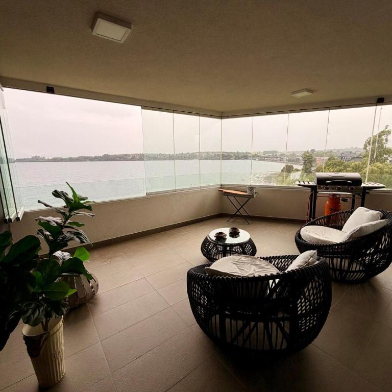 Departamento Premium Frente al Lago y Volcanes Terraza Panorámica - Three-Bedroom Apartment - 6