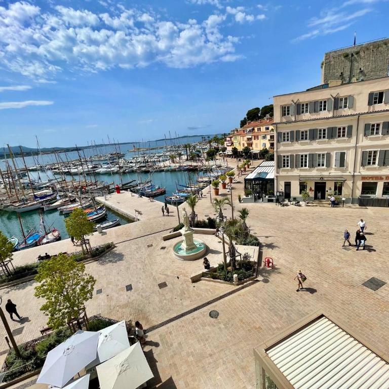 Horizon bleu, vue mer sur le port de sanary - Estudio Estándar - 2