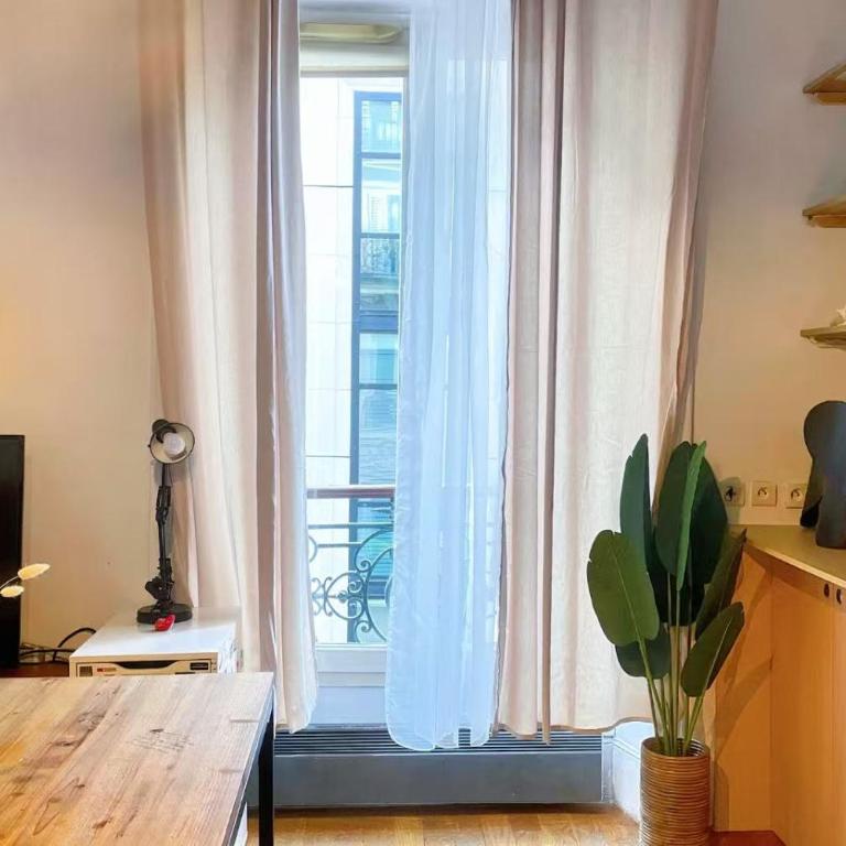 Un grand 3p haussmannien situé à côté des Galeries Lafayette - Appartement 2 Chambres - 12