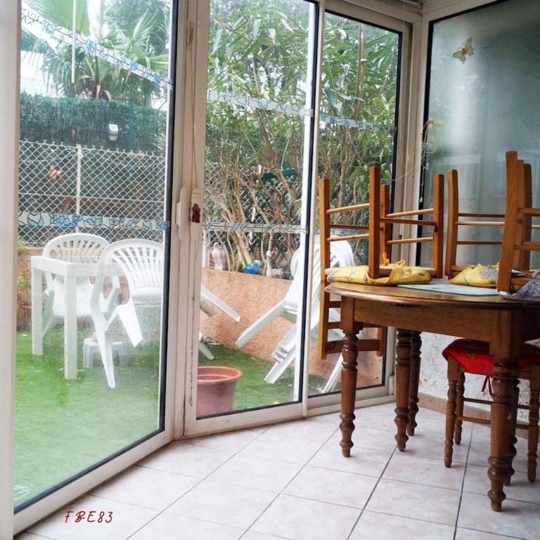 T2, 100 m des calanques de St Aygulf - One-Bedroom Apartment - 4