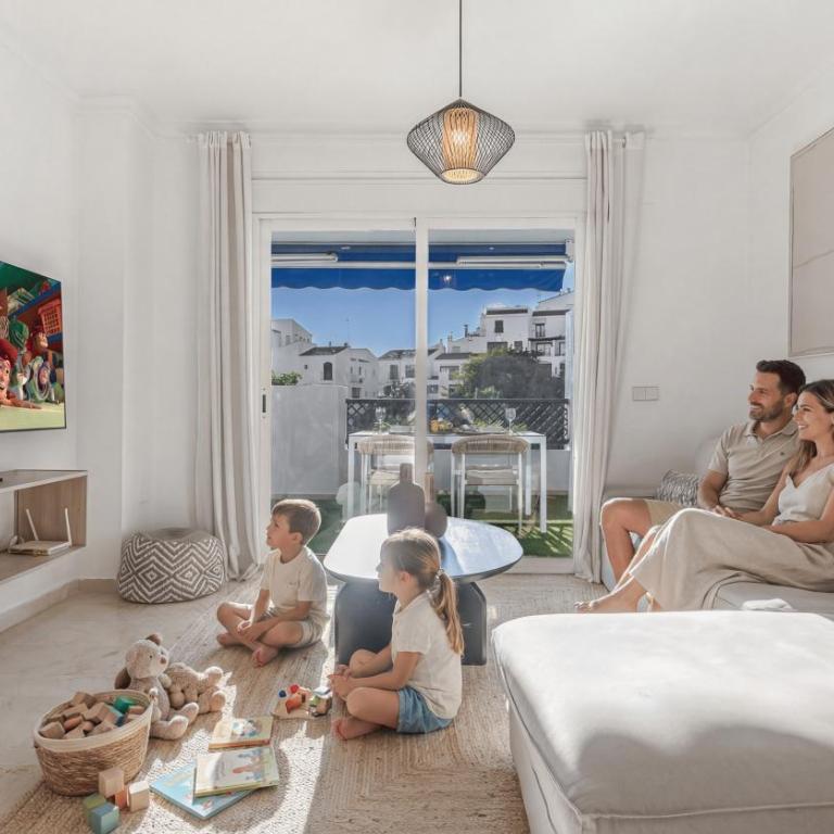 VACATION MARBELLA I Central Puerto Banus Apt, 24-7 Security, a minute from the Marina, The Sea and Luxury Shopping - Apartamento - 18