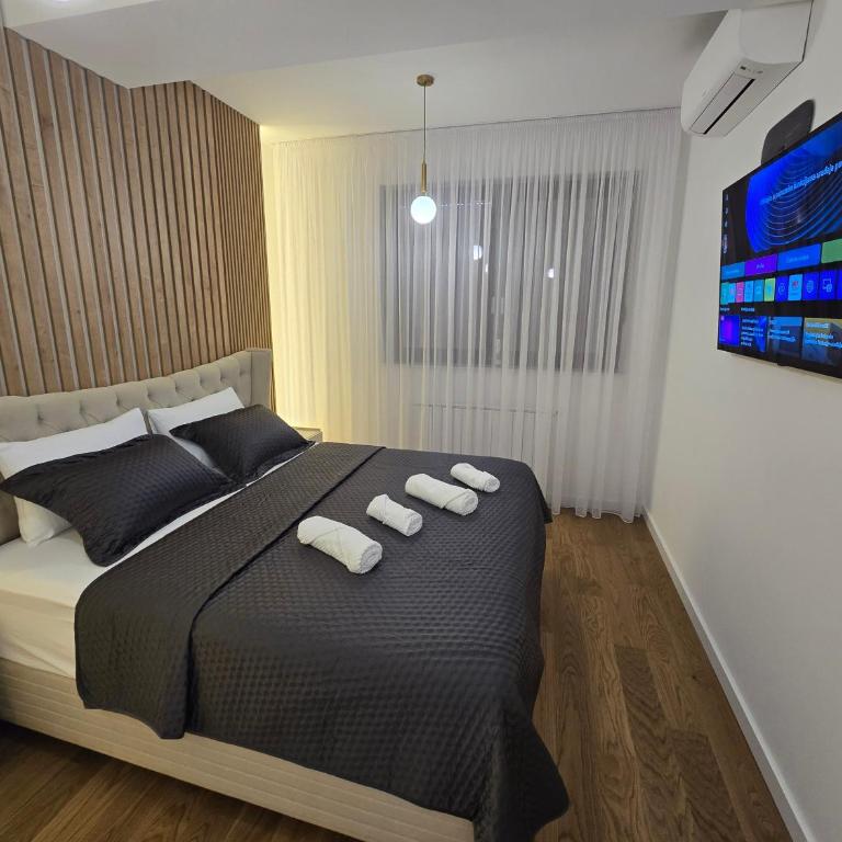 Lux Apartments Maya 2 - Two-Bedroom Apartment with Balcony - 11