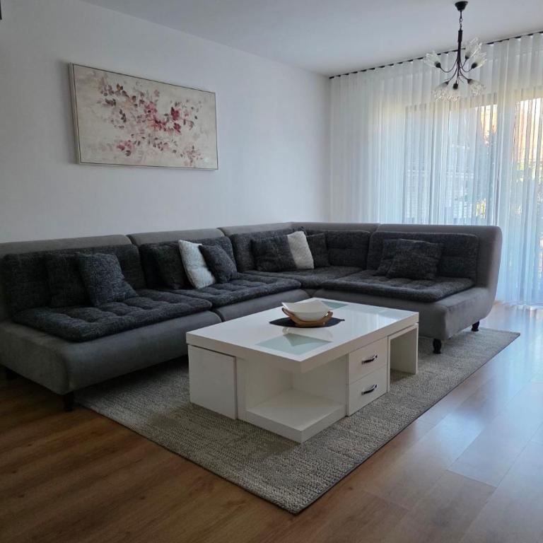 Cozy 3-room Apartment - 93m2 - Apartman sa 2 Spavaće Sobe i Pogledom na Vrt - 2