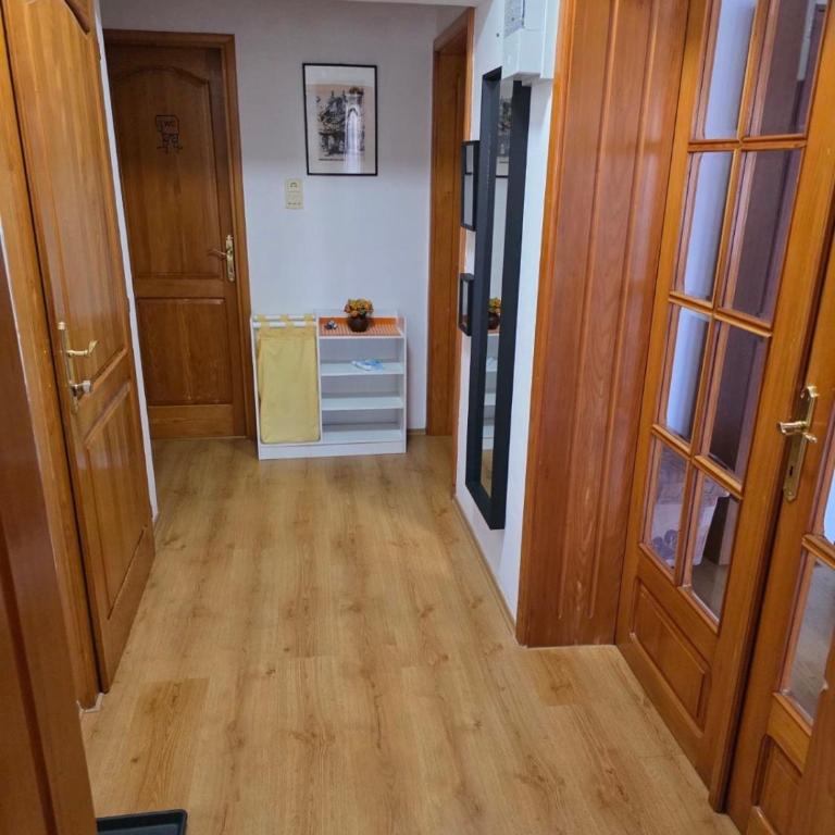 Cozy 3-room Apartment - 93m2 - Apartman sa 2 Spavaće Sobe i Pogledom na Vrt - 24