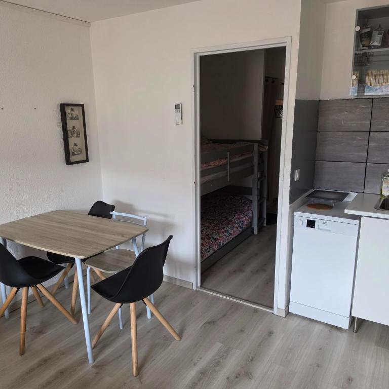 Studio avec balcon et vue panoramique sur le Cousson proche Thermes - Appartement 1 Chambre - 36