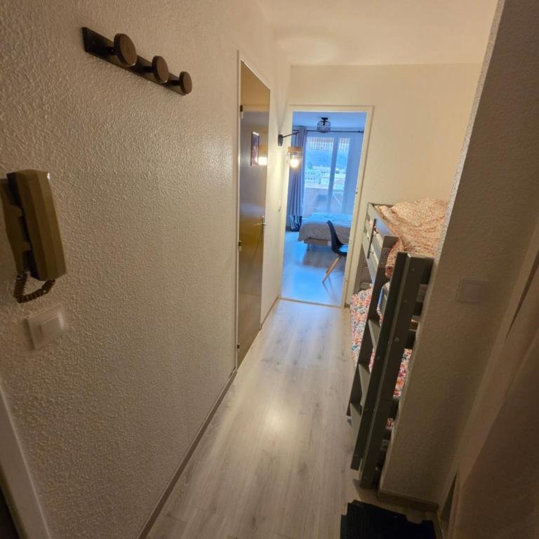 Studio avec balcon et vue panoramique sur le Cousson proche Thermes - Appartement 1 Chambre - 30