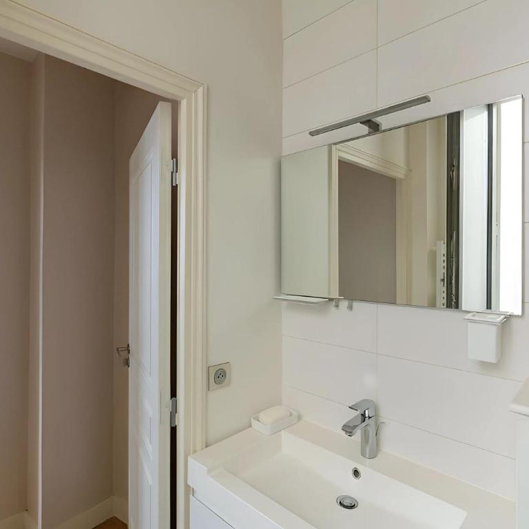 Eiffel View - Elegant 1BR - Terrace - Appartement 1 Chambre avec Balcon et Vue sur la Ville - 22