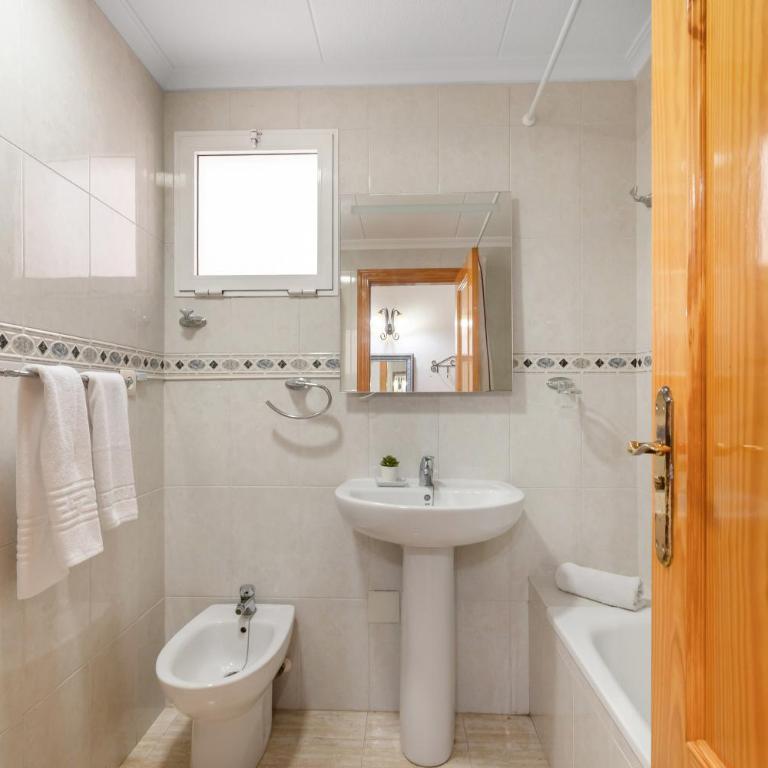 Homely Apartments Sol Y Mar - Two-Bedroom Apartment - 18