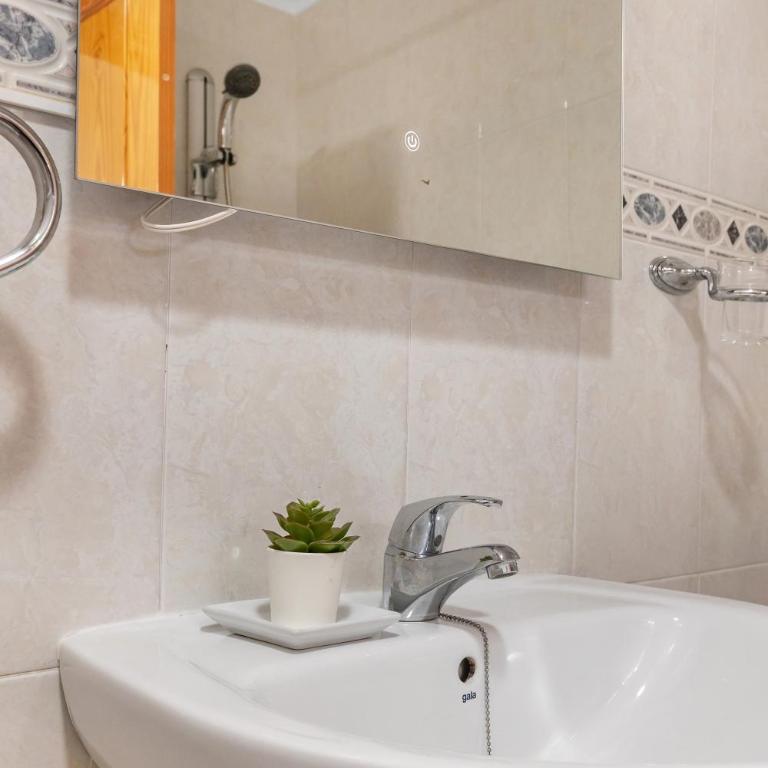 Homely Apartments Sol Y Mar - Two-Bedroom Apartment - 19