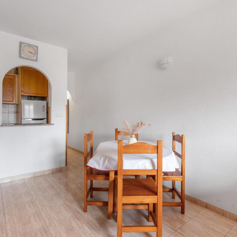 Homely Apartments Sol Y Mar - Two-Bedroom Apartment - 9