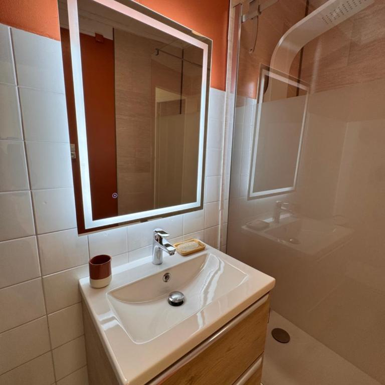 T2 Rénové Climatisé - Plage à Pied - 4 pers - Centre Palavas - Quai Paul Cunq - LaConciergerieByNina - Appartement 1 Chambre - 11