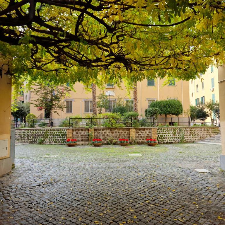 Nox Romana Apartments - Vatican - Threeroom Apt with 2 Bathroom - Two-Bedroom House - 2