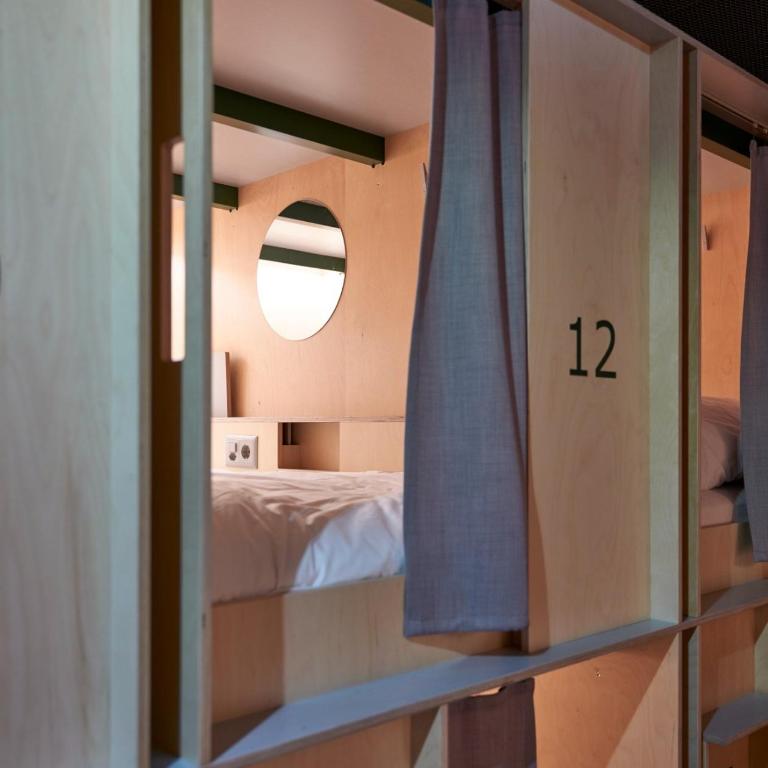 Green Marmot Capsule Hotel Genève - Self check-in - Upper Capsule - 12