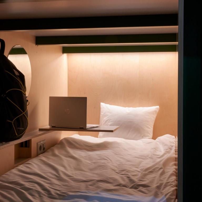 Green Marmot Capsule Hotel Genève - Self check-in - Upper Capsule - 9