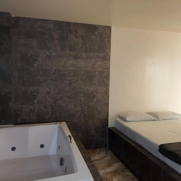 Hotel Villa Nueva Comfort - Habitación Doble con bañera de hidromasaje - 12
