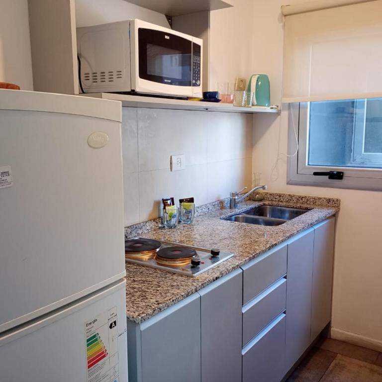 Moderno edificio con Balcon, Pileta y Seguridad 24hs - Apartamento de 1 dormitorio - 3