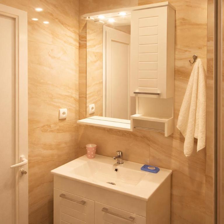 Wendy - One-Bedroom Apartment with Terrace - 23