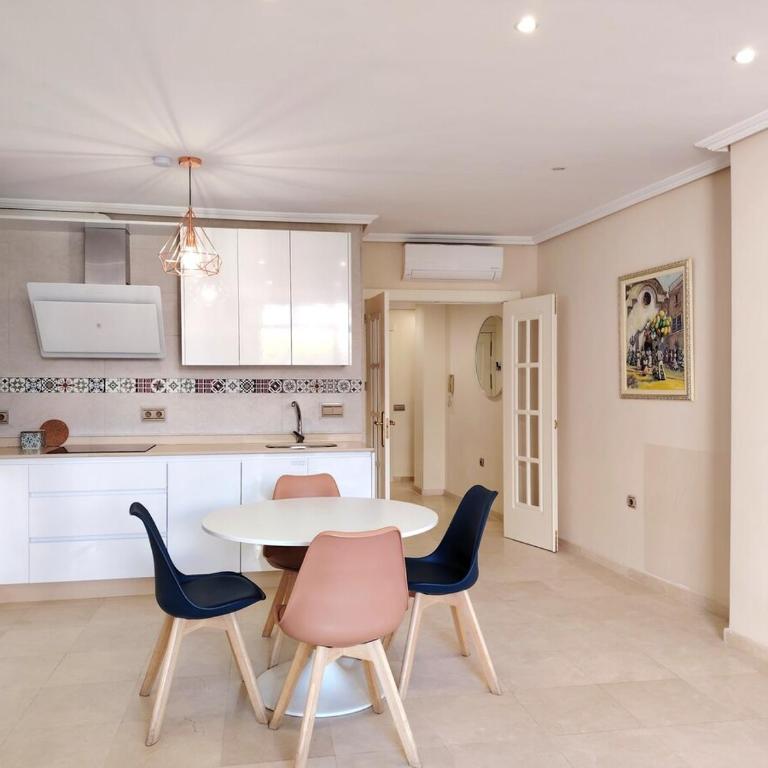 Alma Suites en Plaza Virgen del Mar, pleno centro de Almería con 3 dorm y vistas - Apartamento de 3 dormitorios con vistas al parque - 4