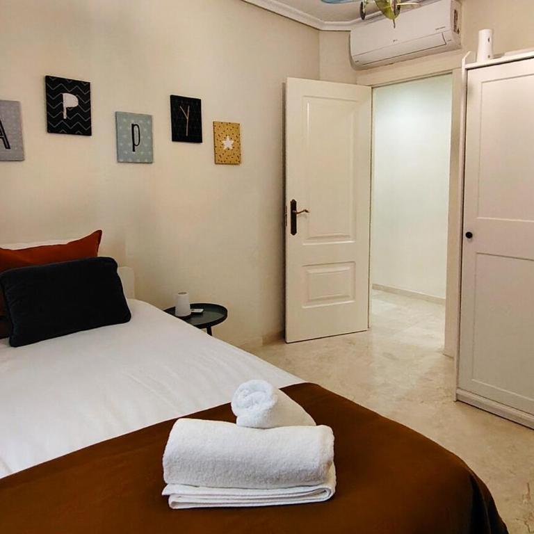 Alma Suites en Plaza Virgen del Mar, pleno centro de Almería con 3 dorm y vistas - Apartamento de 3 dormitorios con vistas al parque - 15