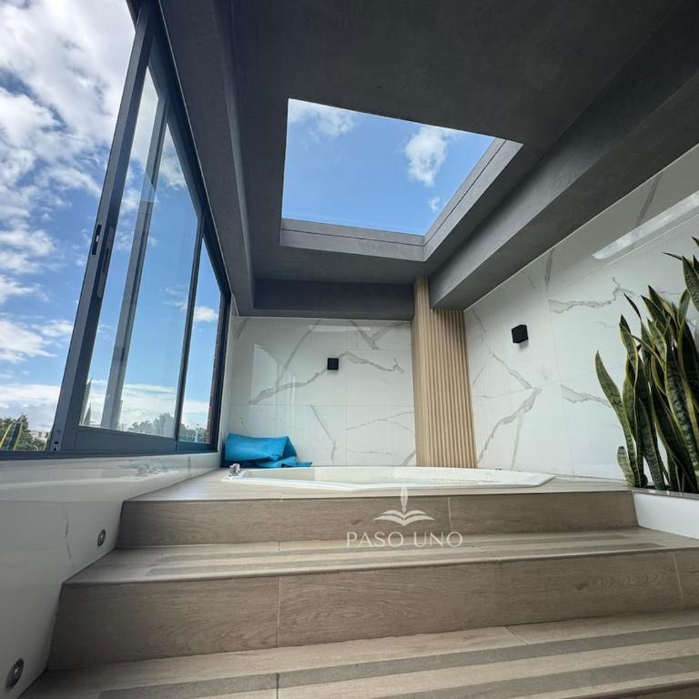 Apartamento Cerca a Embajada Americana y Solca en Centro Norte GYM - Two-Bedroom Apartment - 5