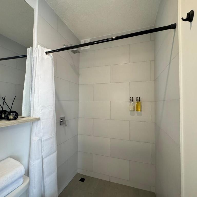 Apartamento Cerca a Embajada Americana y Solca en Centro Norte GYM - Two-Bedroom Apartment - 18