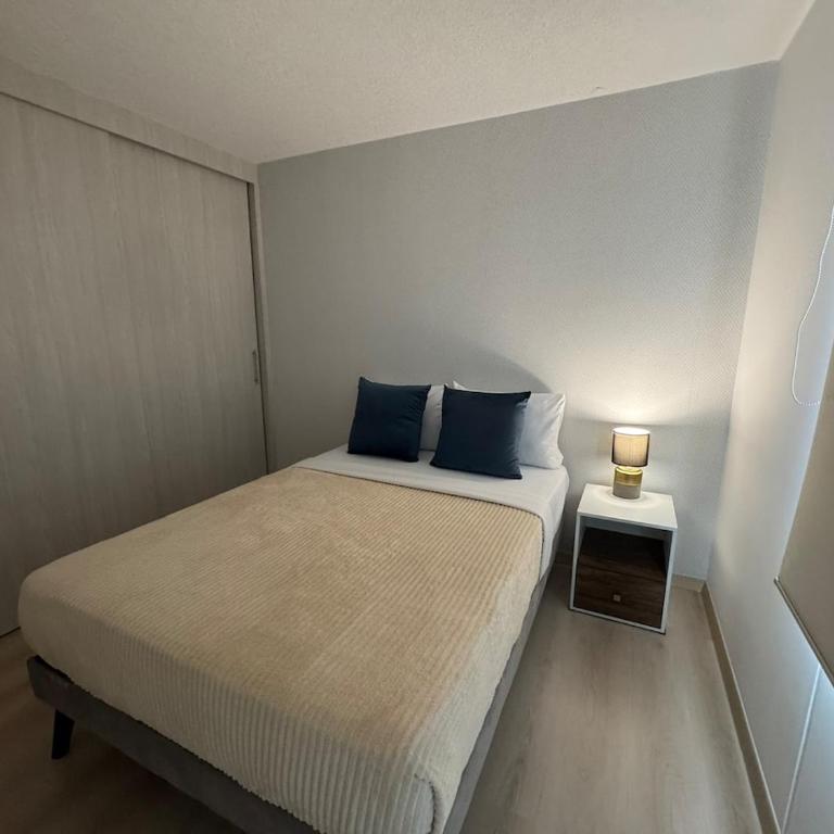 Apartamento Cerca a Embajada Americana y Solca en Centro Norte GYM - Two-Bedroom Apartment - 20