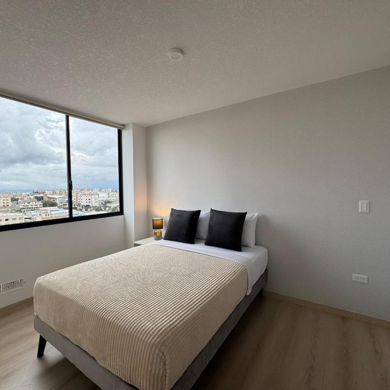 Apartamento Cerca a Embajada Americana y Solca en Centro Norte GYM - Two-Bedroom Apartment - 34