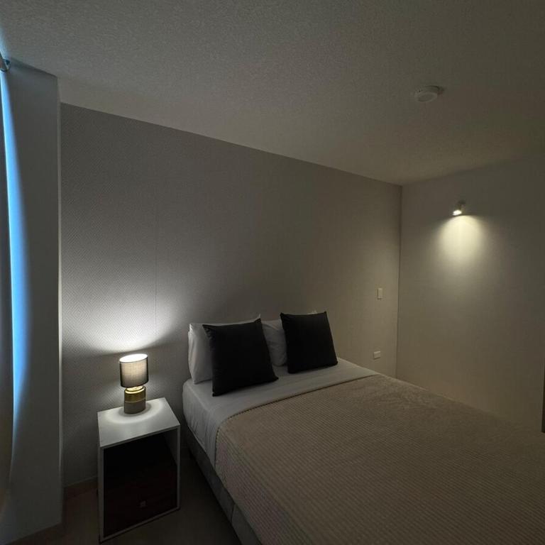 Apartamento Cerca a Embajada Americana y Solca en Centro Norte GYM - Two-Bedroom Apartment - 46