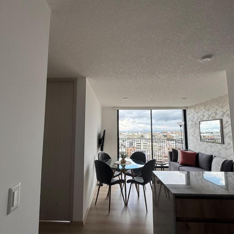 Apartamento Cerca a Embajada Americana y Solca en Centro Norte GYM - Two-Bedroom Apartment - 55