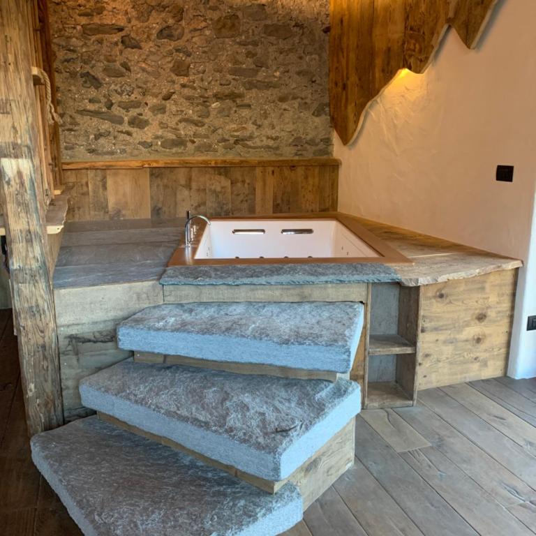 AL BAIT DA LUCIA Bormio - Camera Matrimoniale Deluxe con Vasca - 2