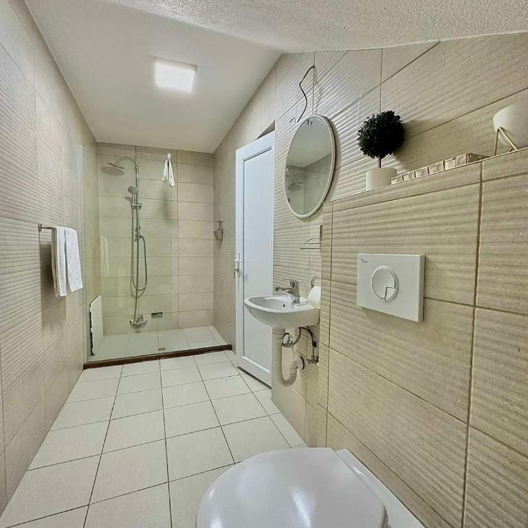 Hostel Herz - Dvokrevetna Soba sa Zasebnim Krevetima i Zajedničkim Kupatilom - 3