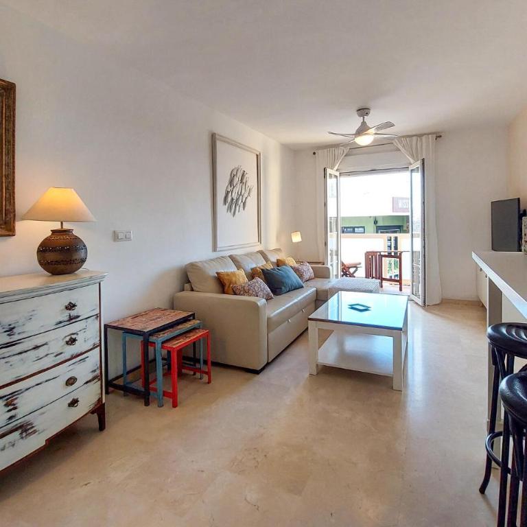 1 Bedroom Stunning Apartment In Torremolinos - Apartamento de 1 dormitorio - 2